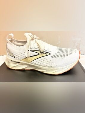 Brooks Women 8.5 Levitate 6 StealthFit Running Shoes Athletic Sneakers White